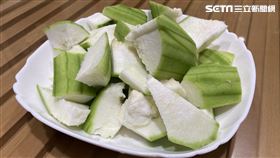 醫師提醒吃到帶有苦味的絲瓜時，雖然不至於會致命，但務必立即停止食用，以免產生腹瀉問題（圖／亞大醫院提供）