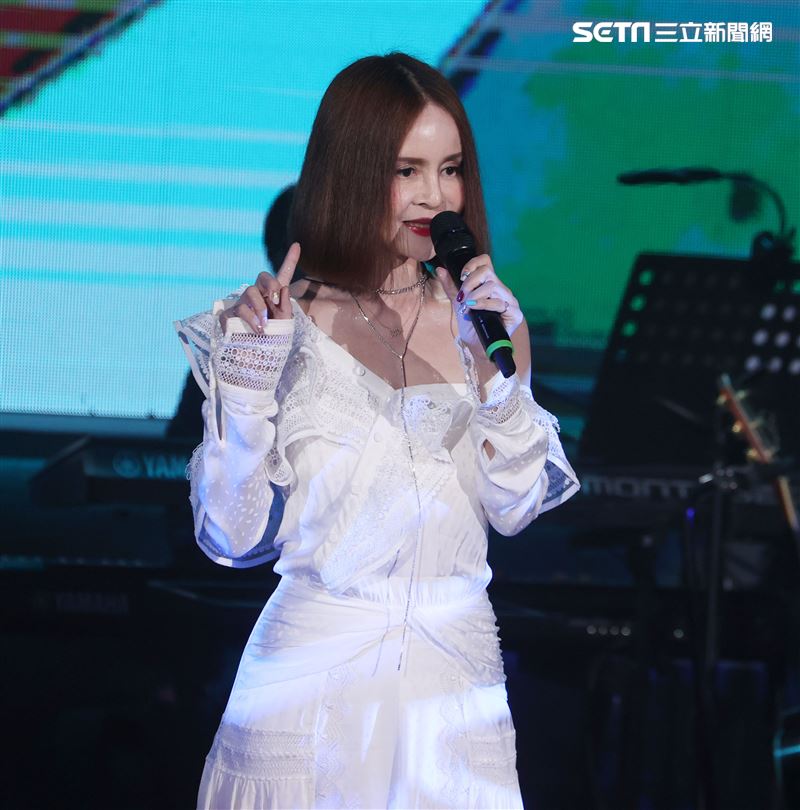 久未在台露面的高勝美歌聲悅耳動聽讓歌迷聽得沈醉。（記者邱榮吉/攝影）