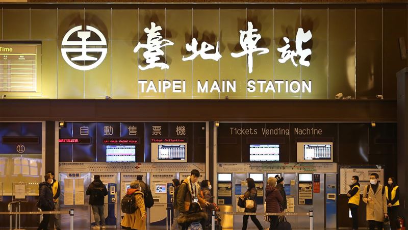 台鐵多功能售票機　4月首批車站上路