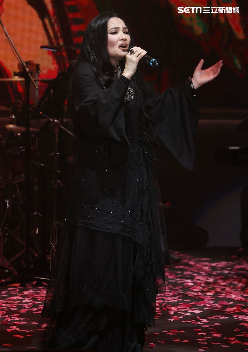 潘越雲參加「歌之饗宴Ⅲ-愛之韻演唱會」在TICC國際會議中心開唱。（記者邱榮吉/攝影）