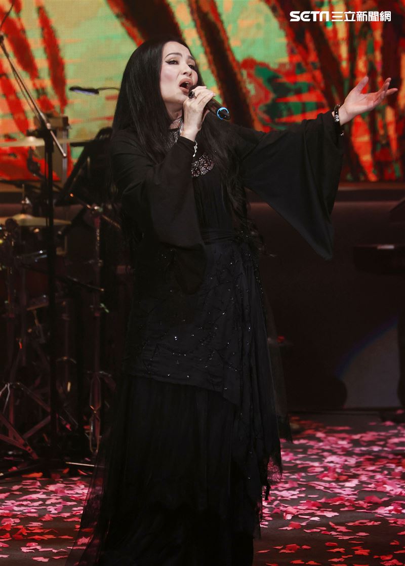潘越雲參加「歌之饗宴Ⅲ-愛之韻演唱會」在TICC國際會議中心開唱。（記者邱榮吉/攝影）