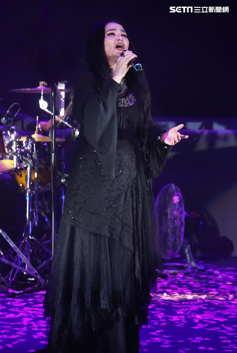 潘越雲參加「歌之饗宴Ⅲ-愛之韻演唱會」在TICC國際會議中心開唱。（記者邱榮吉/攝影）