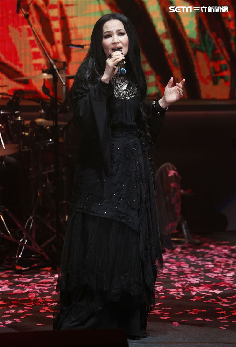 潘越雲參加「歌之饗宴Ⅲ-愛之韻演唱會」在TICC國際會議中心開唱。（記者邱榮吉/攝影）