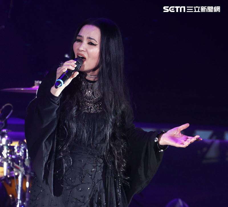 潘越雲參加「歌之饗宴Ⅲ-愛之韻演唱會」在TICC國際會議中心開唱。（記者邱榮吉/攝影）