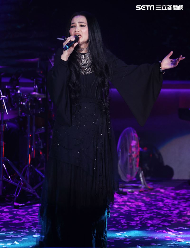 潘越雲參加「歌之饗宴Ⅲ-愛之韻演唱會」在TICC國際會議中心開唱。（記者邱榮吉/攝影）