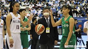 中央疫情指揮中心指揮官陳時中現身HBL開球。（圖／記者劉家維攝影）