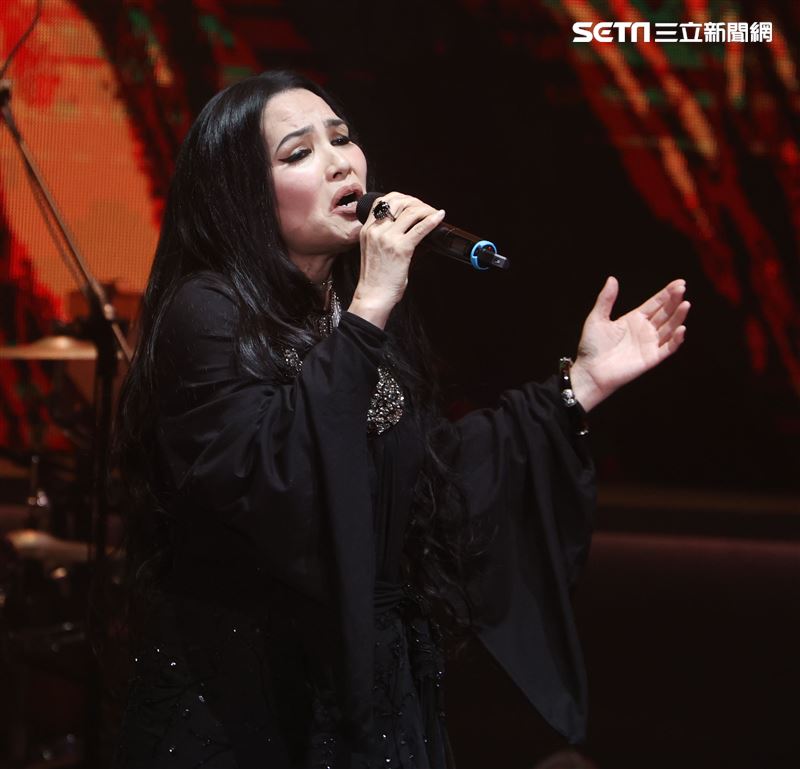 潘越雲參加「歌之饗宴Ⅲ-愛之韻演唱會」在TICC國際會議中心開唱。（記者邱榮吉/攝影）