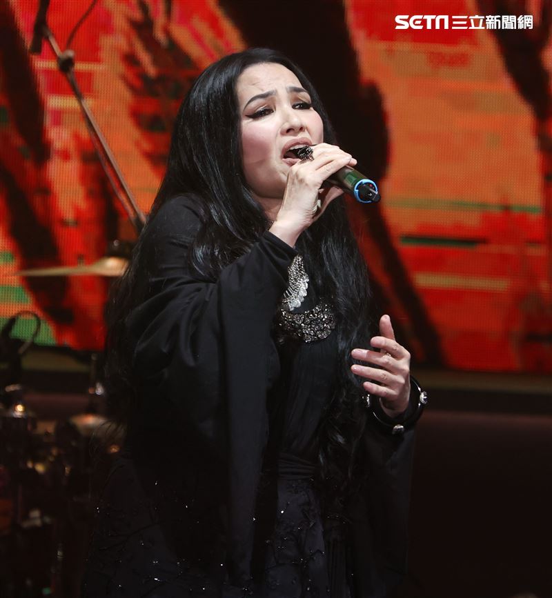 潘越雲參加「歌之饗宴Ⅲ-愛之韻演唱會」在TICC國際會議中心開唱。（記者邱榮吉/攝影）