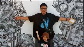 日本世界漫畫選拔賽　台漫創作者余韋德獲獎從事觀光產業的文創設計工作多年的余韋德（後）表示，學生時期開始就接觸漫畫創作，今年他以作品70s students榮獲日本高知舉辦的世界漫畫選拔賽故事漫畫一般組最優秀獎肯定，也將維持畫漫畫的興趣。（余韋德提供）中央社  110年3月6日