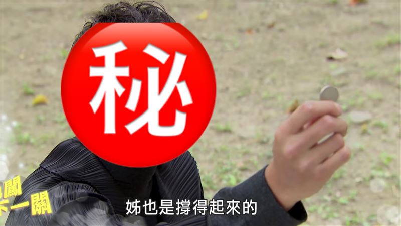 驚見全明星猛將　穿勁裝單膝下跪帥爆