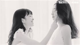 莊凌芸的姊姊（右）在社群上PO出黑白照片，並寫下對妹妹的思念。 翻攝Instagram