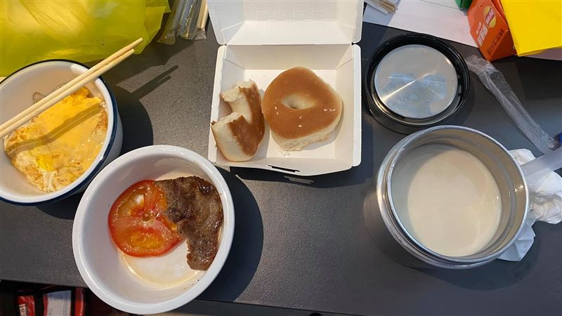 她曝300元月子餐　網傻：像吃剩的