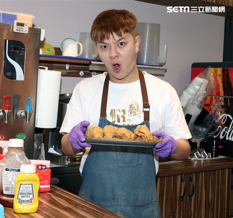 曾治豪三立新聞網專訪。（記者邱榮吉/攝影）