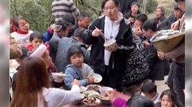 喪禮怪俗！請全村吃飯14天喪家哭慘(圖/翻攝自百度)