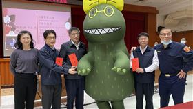 歡慶38婦女節　阿仁局長「讚」出來宣揚性別平等