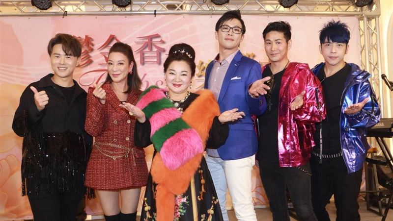 率領子弟兵表演　白冰冰嗨跳三天三夜