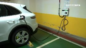 文 電動車位難1200