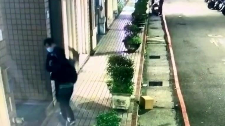 被酸只跟女生打電動！他揪友真人對決