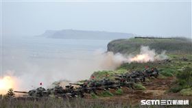 國軍「漢光33號」演習，三軍聯合反登陸作戰操演（25）日於澎湖登場，聯合兵、火力、區分空中應援、泊地攻擊、反舟波射擊、坐灘現火殲及防護射擊，以遂行反登陸作戰操演。（記者邱榮吉/攝影）