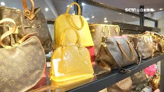 獨／酒精誤噴LV包　變一片褪色白點