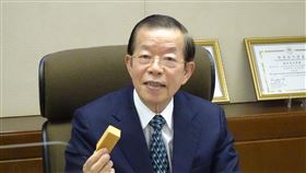 謝長廷吃鳳梨酥 讚附加價值高駐日代表謝長廷8日與駐日的台媒茶敘時表示，台灣鳳梨等水果要有長期規劃，因台灣小農多，無法一下子大量供貨，盛產期應考慮做農產加工等增加附加價值。中央社記者楊明珠東京攝 110年3月8日