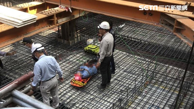 新／高雄建案又出事！1工人墜樓斷手
