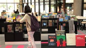 德國故事書展在國圖（1）台北國際書展受到疫情影響，今年改為線上辦理，其中的德國館移師國家圖書館，9日起展出到4月11日。中央社記者陳至中台北攝  110年3月9日