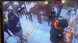 便當店「助警插隊」暖心老闆娘現身