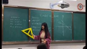 正妹,老師,JKF 紅燈區2.0。(圖/翻攝自JKF 紅燈區2.0臉書)