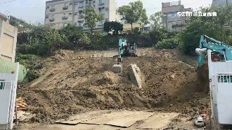 雨後邊坡土石崩落　近百名住戶急撤離