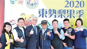 ▲（左起）有春茶館負責人陳沛瀅、中彰區域觀光聯盟觀光學術召集人吳政和、總召集人柴俊林、台中市東勢區農會休閒旅遊部主任楊炳煌、東勢區農會推廣股趙志豪、境堺創意策略公司總監陳育正。（圖／交通部觀光局提供）