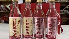 台灣米酒升級  紅標停產純米酒挑大梁台灣菸酒公司「紅標米酒」因有精良的「紅標純米酒」，所以自2021年2月停止生產，庫存賣完就沒有了。中央社記者李先鳳攝  110年3月10日