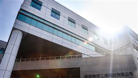 鴻海集團積極布局越南，當地媒體報導，今年鴻海集團擬在越南增資7億美元，增加1萬名工作機會。圖為鴻海集團土城總部。（中央社檔案照片）