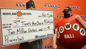 ▲馬里蘭州男子終於領到威力球獎金。（圖／翻攝自彩券公司官網）