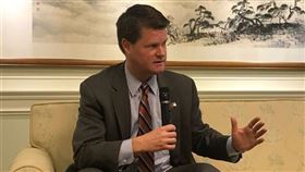 美國記者羅金撰文表示，美國前總統川普2016年底與總統蔡英文通電話，其實是長期友台的前國防部官員薛瑞福（圖）促成。（中央社檔案照片）