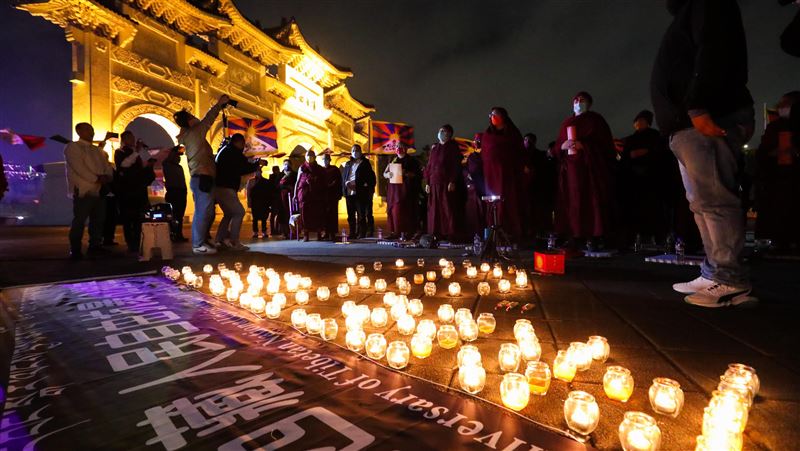 西藏抗暴62週年　藏人齊聚點燈祈福