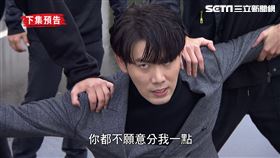 正彥遭到襲擊，KURO前來救援遭挨一刀。