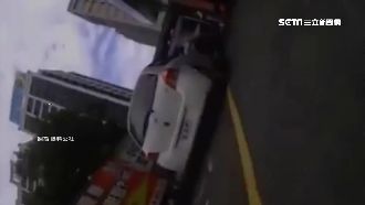 輾水管慘摔　騎士控疏失槓中油加盟站