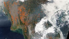 中南半島驚現「 密麻麻火點」　衛星照曝網嚇：台灣挫勒等
圖翻攝自鄭明典臉書