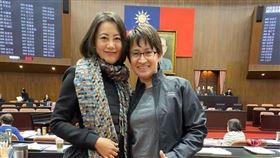 駐美代表蕭美琴替民進黨立委吳思瑤送上祝福，並一起加入愛瑤令。（圖／翻攝自蕭美琴臉書）