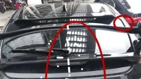 ▲車子被擋不見移車，鄭先生怒噴水彩顏料。（圖／翻攝自微信）