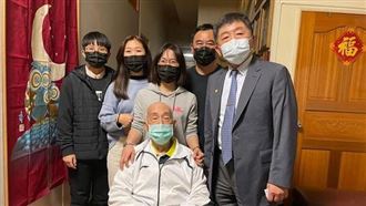 護理師一家7口染疫　陳時中親訪送暖