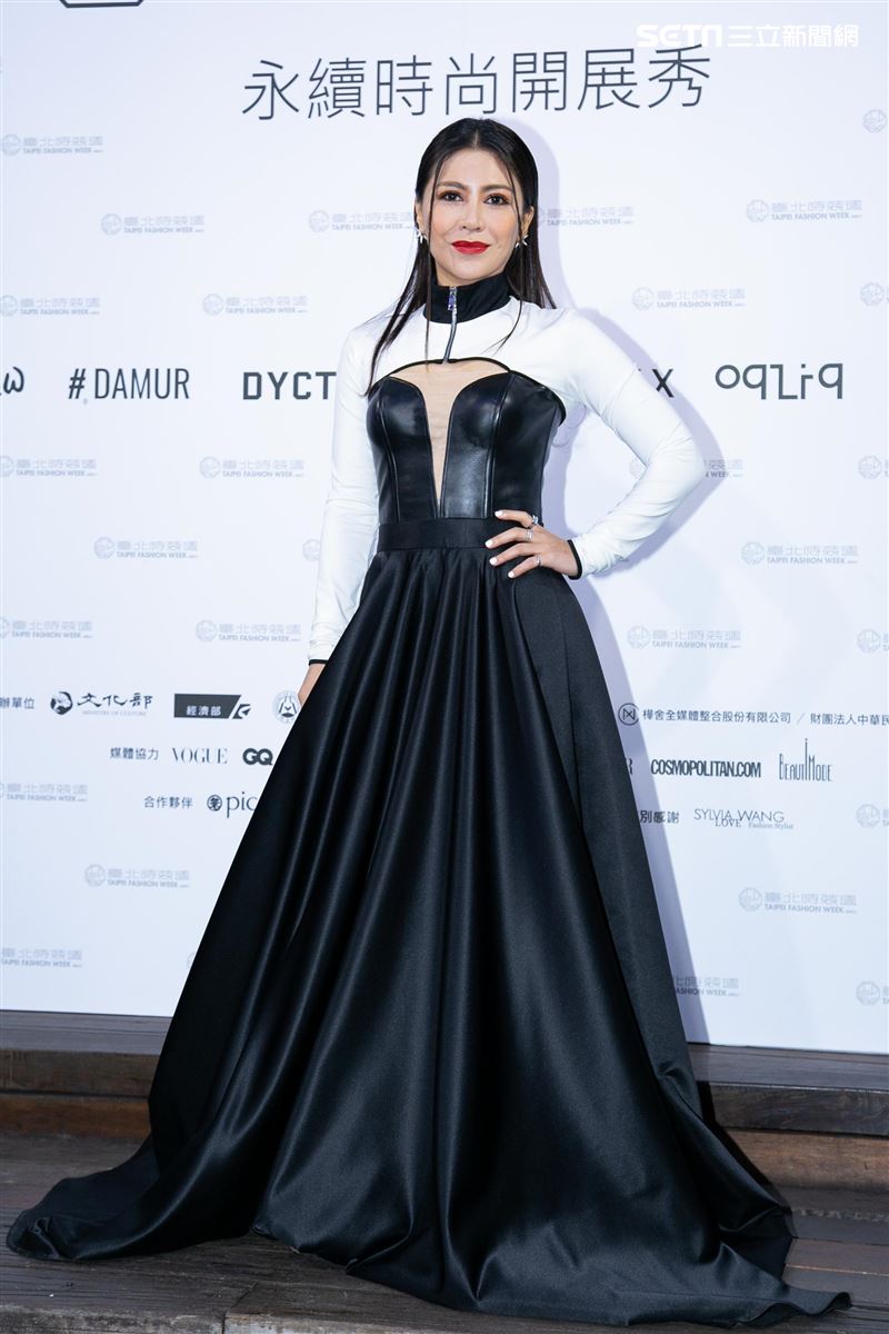 『2021臺北時裝週AW21』永續時尚開展秀，看秀嘉賓曾之喬、林予晞、傅孟柏，演出嘉賓金曲歌后艾怡良，走秀嘉賓曾莞婷、黃宣、茄子蛋、阿夜。（圖／記者楊澍攝影）