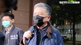 ▲誠創科技董事長，元大集團創辦人馬志玲的弟弟馬永玲，被移送台北地檢署時，面對鏡頭不發一語。（圖／記者楊佩琪攝）