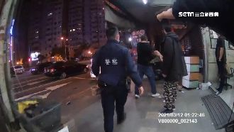 你叭一聲我開嗆！警先壓制再噴辣椒水