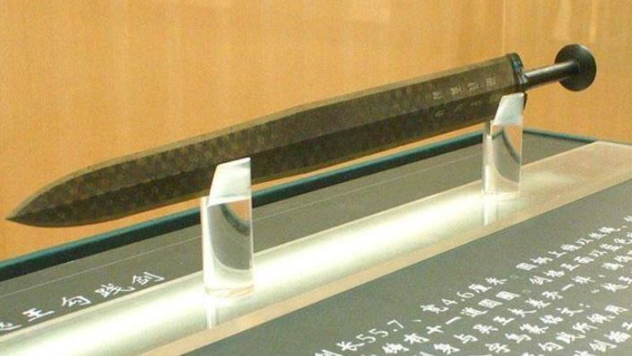 越王勾踐劍出土　能畫破18張紙？