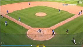 ▲藍鳥左外野手漏球，海盜跑出場內全壘打。（圖／翻攝自MLB官網）