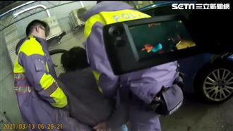開百萬奧迪撞警局　勇警逮捕畫面曝光