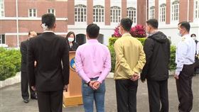 蔡英文突襲國防院　台下中校軍官穿「粉紅襯衫」內心快崩潰，圖／取自總統府YouTube