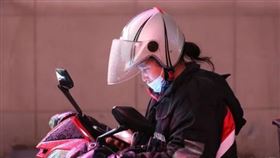 大陸,外送員,投訴,暖舉,孩子,青島（圖／翻攝半島網-青島都市報）